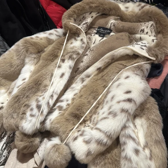 🤎🐻❄️🤍 Faux Fur-Trimmed Brown + White Hooded Jacket w/ Pom-Pom Drawstrings - Picture 1 of 10